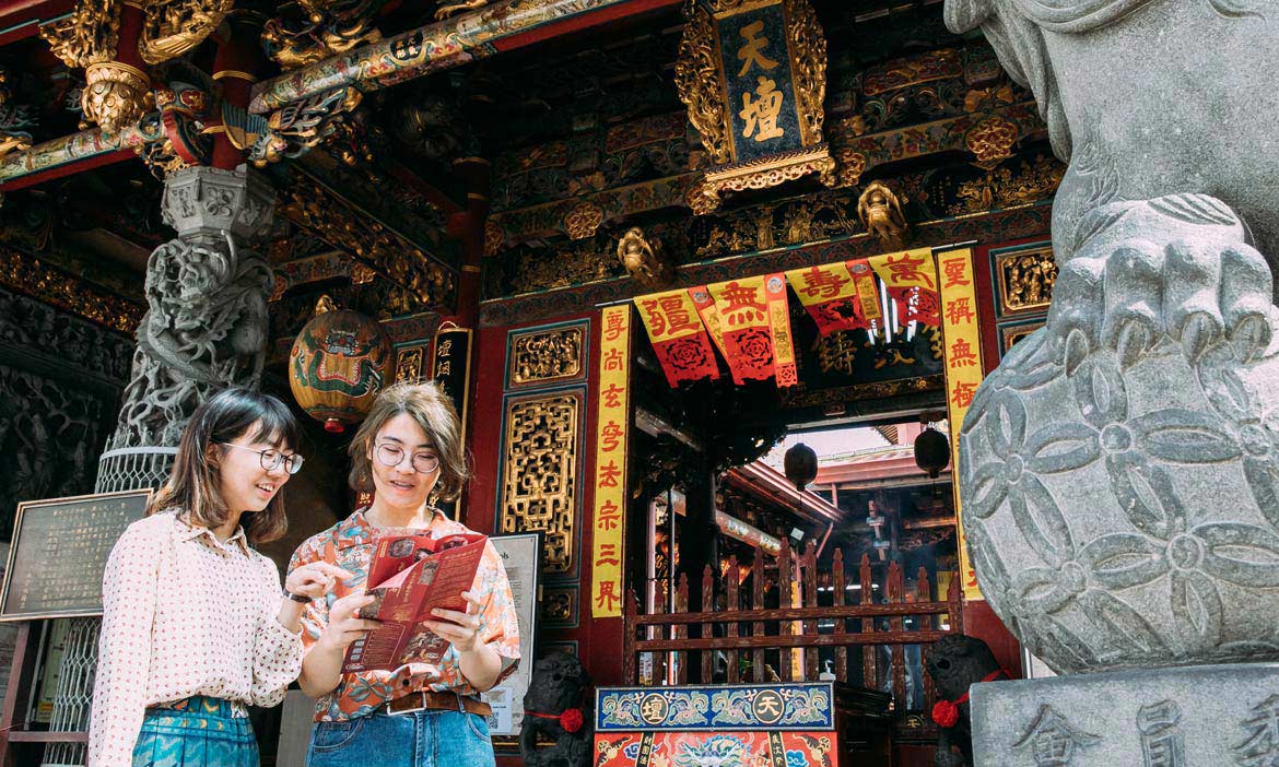 一間大廟就像是在地的博物館，從廟口出發的深度旅行