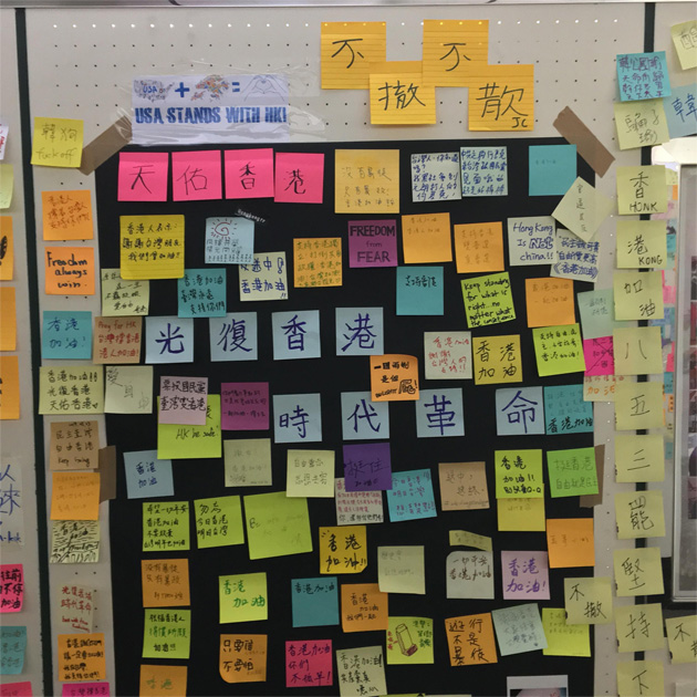 現場圖輯｜持續更新！台北公館地下道重現反送中「連儂牆」