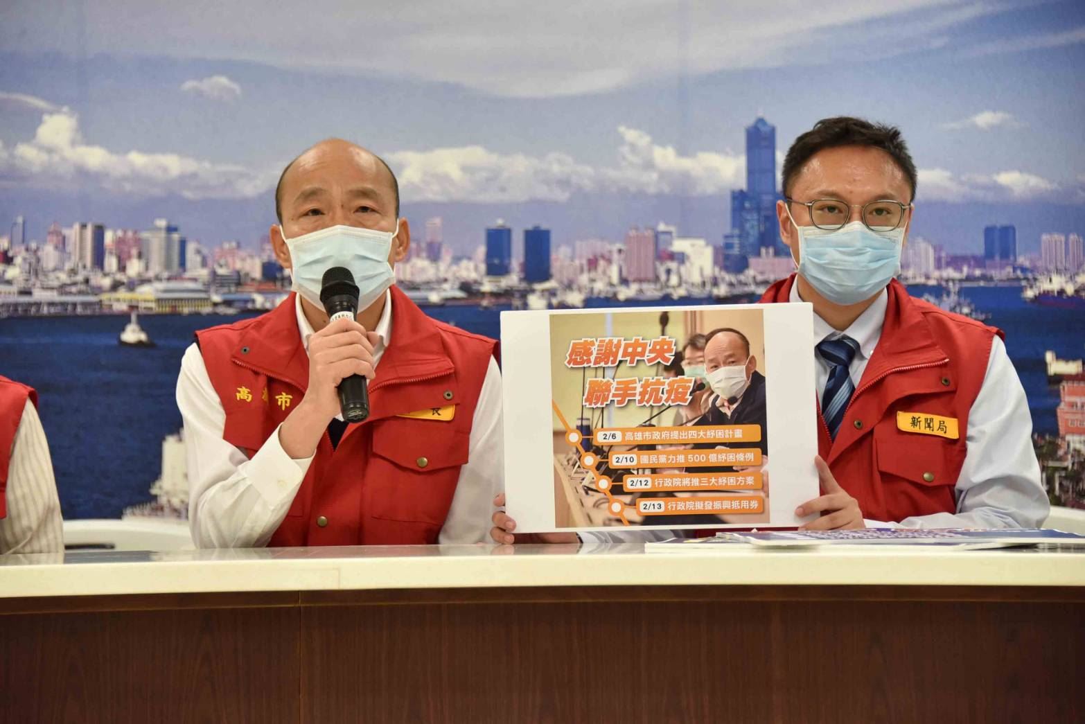 武漢肺炎》城市防疫｜服務上班族，高雄市商請六成藥局與衛生所週日賣口罩