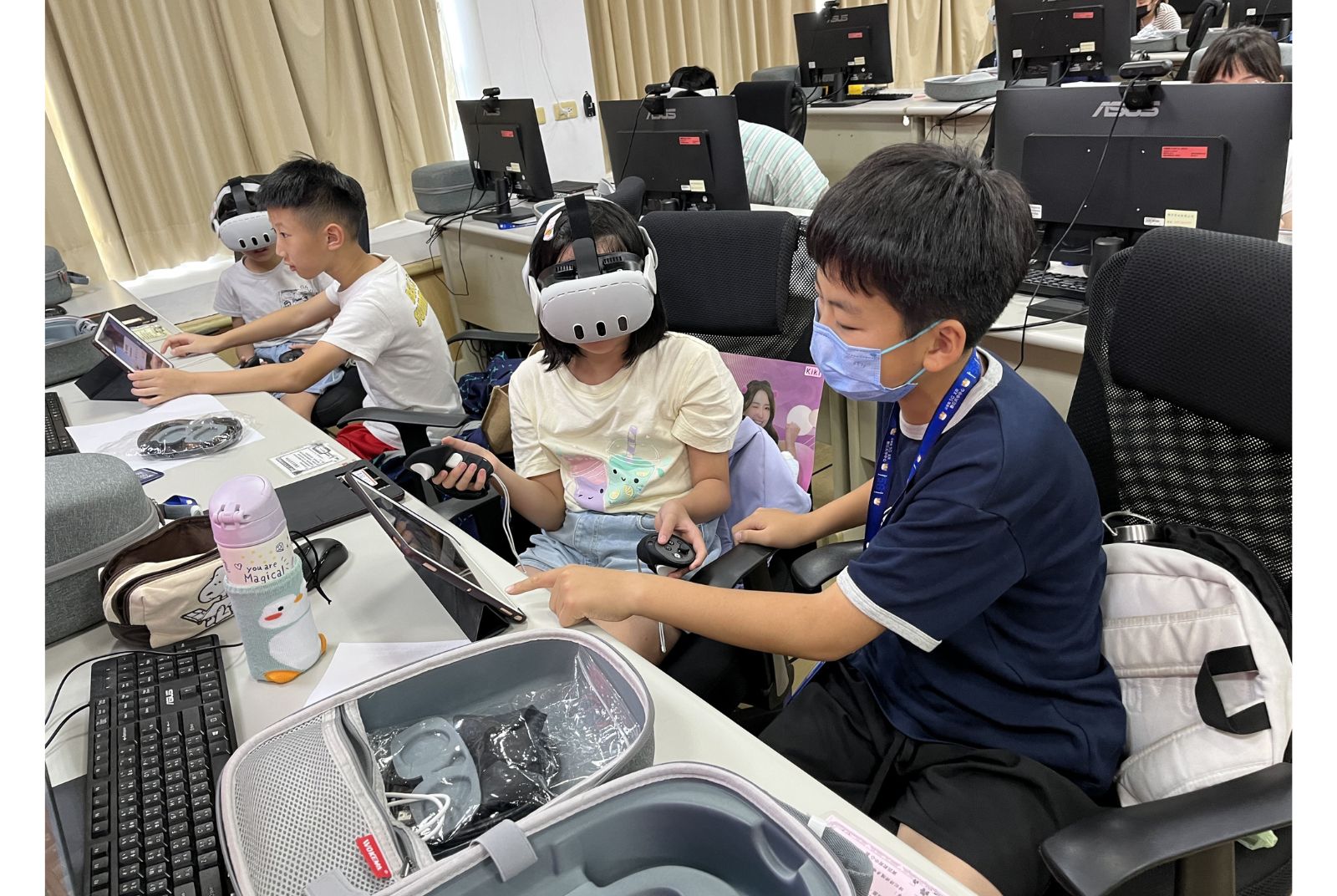 孩子戴上VR頭盔，看見更大的世界 苗栗用5G與AI翻轉學習現場，打造全國智慧教育新典範