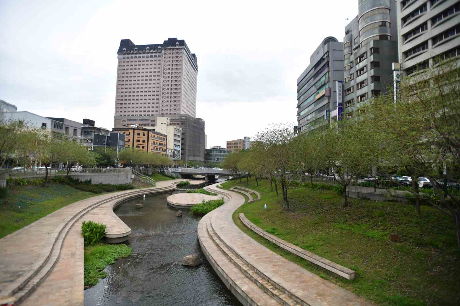 柳川是台中重要的風廊，都發局正在規劃限制河岸兩側的建築開發。