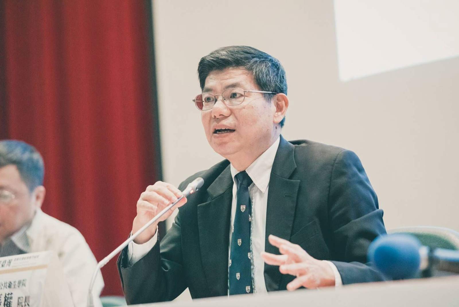 台大公衛學院院長詹長權與彰化縣政府合作，完成學術計畫也實踐公衛服務。