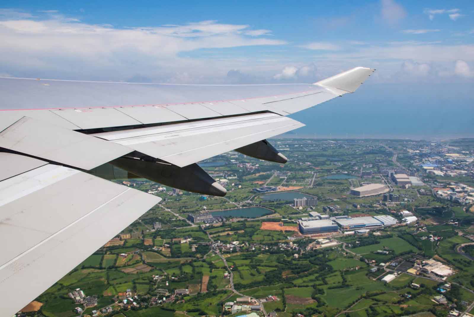 桃園國際機場為台灣對外交流的命脈，桃園市政府也引進智慧服務改善周邊交通。