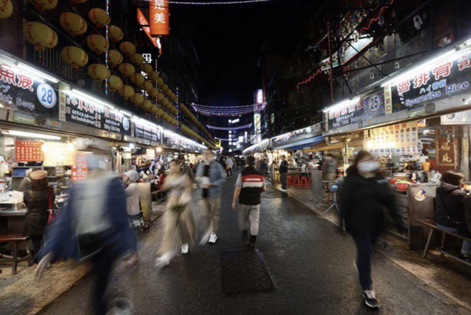 為避免農曆春節期間各景點人潮眾多，中央疫情指揮中心針對旅遊景區啟動總量管制。