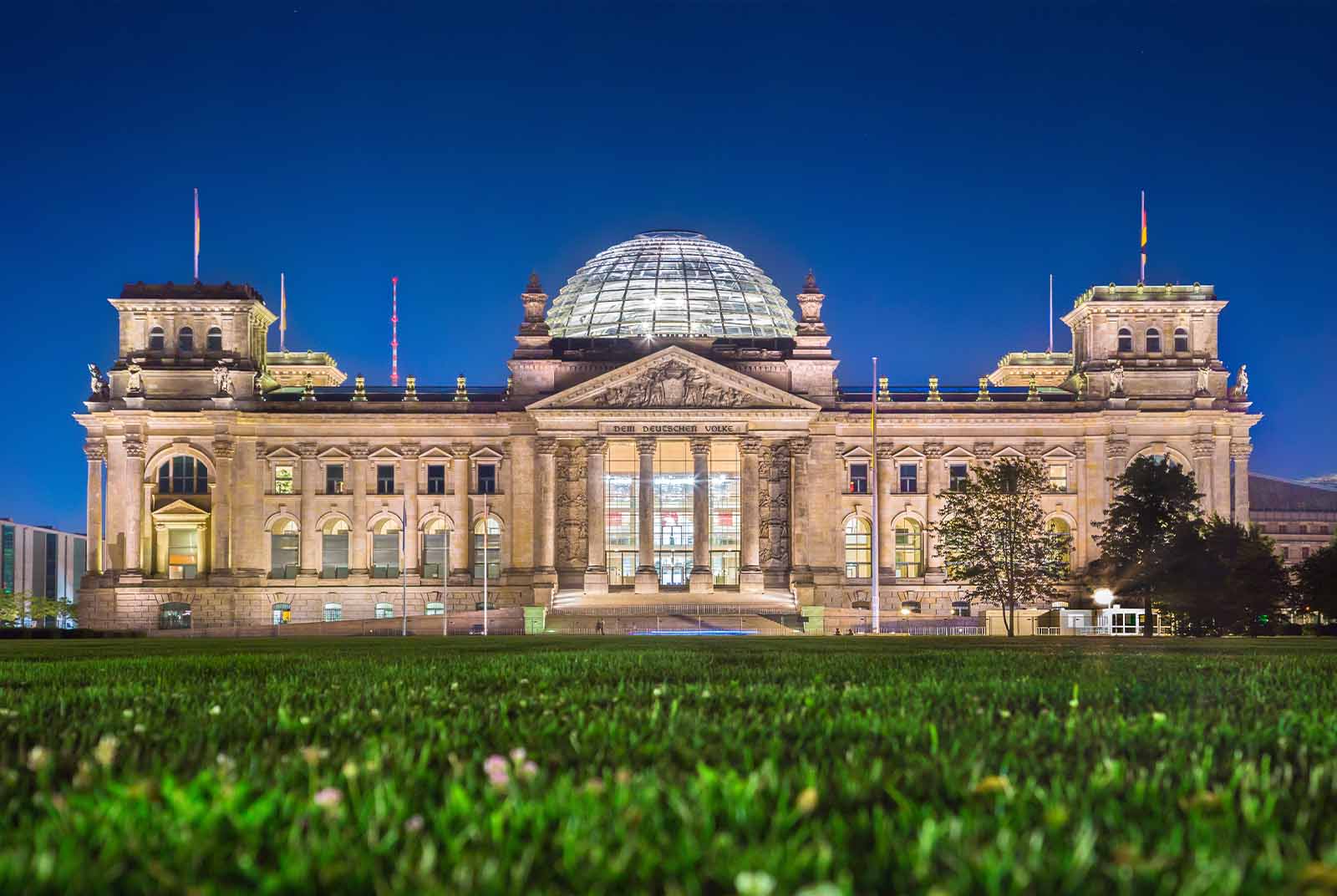 柏林-德國國會大廈-議會-建築設計-Norman Foster-圓頂-城市規劃-都市設計