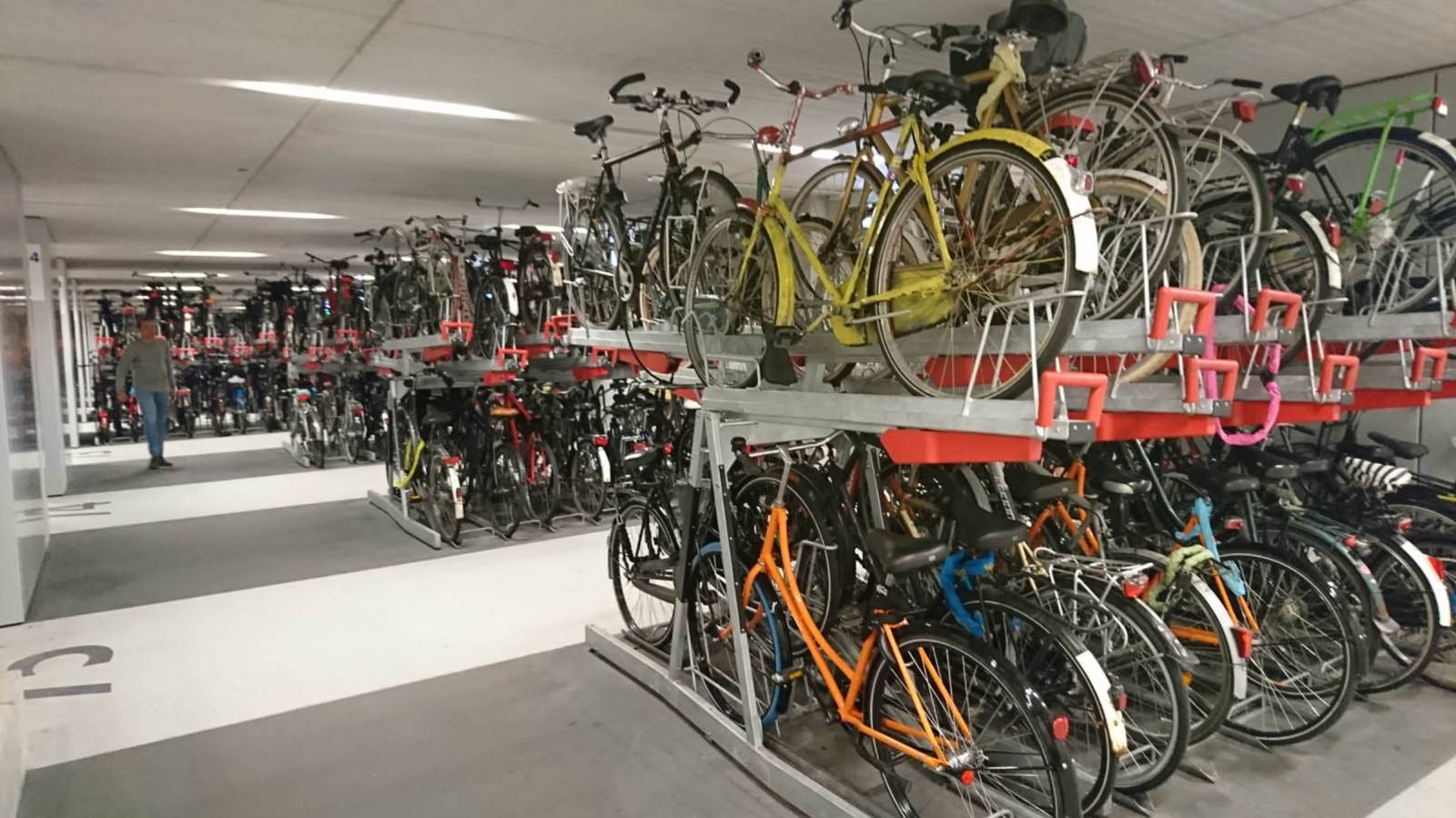 烏特列支-自行車停車場-自行車城市-人本城市-行人地獄-日本-荷蘭-台灣-趙家麟-城市規劃-交通安全