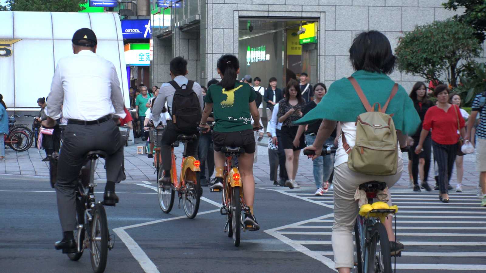 ubike-人車爭道-自行車城市-人本城市-行人地獄-日本-荷蘭-台灣-趙家麟-城市規劃-交通安全