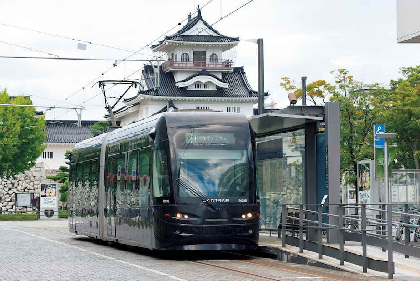 日本-富山-toyama-永續城市-SDGs-緊湊城市-compact city-大眾運輸-高齡化-輕軌-路面電車-森雅志-Toyama LRT-行人-人行道-安全-都市規劃