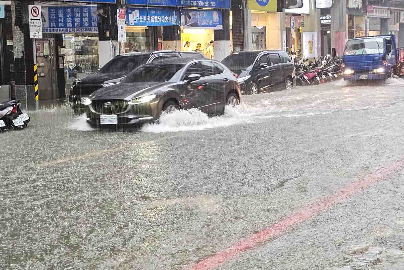 台北市-盆地-淹水-防洪-敦北地下大排-水患-水災-承洪韌性-蔣萬安-排水設施-降雨-颱風-松山-小巨蛋
