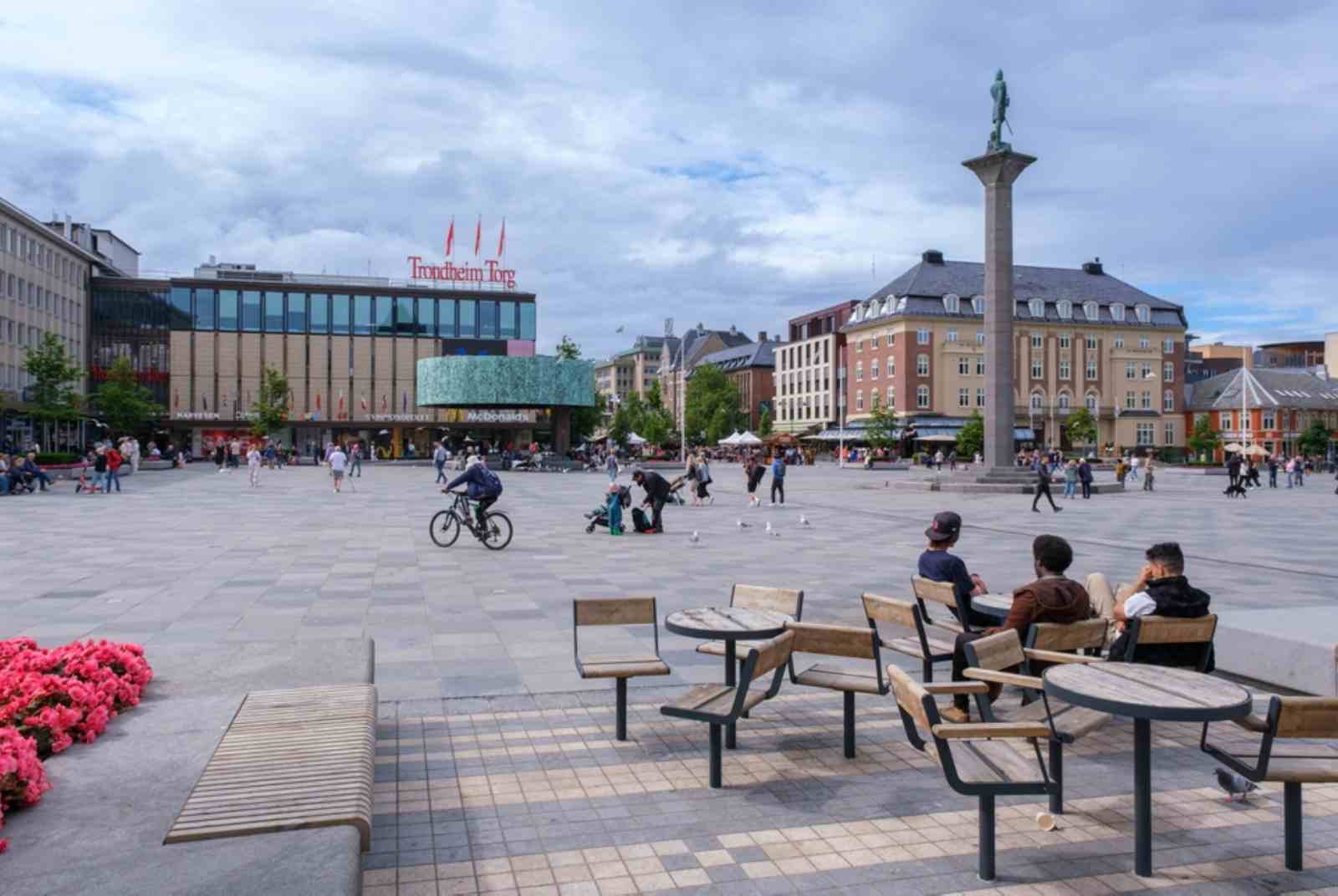 人本城市-都市規劃-特隆赫姆-尼哈姆納-峽灣-北歐-反仕紳化-社會住宅-15分鐘城市-城市設計-居住正義-無車城-torvet-托維廣場