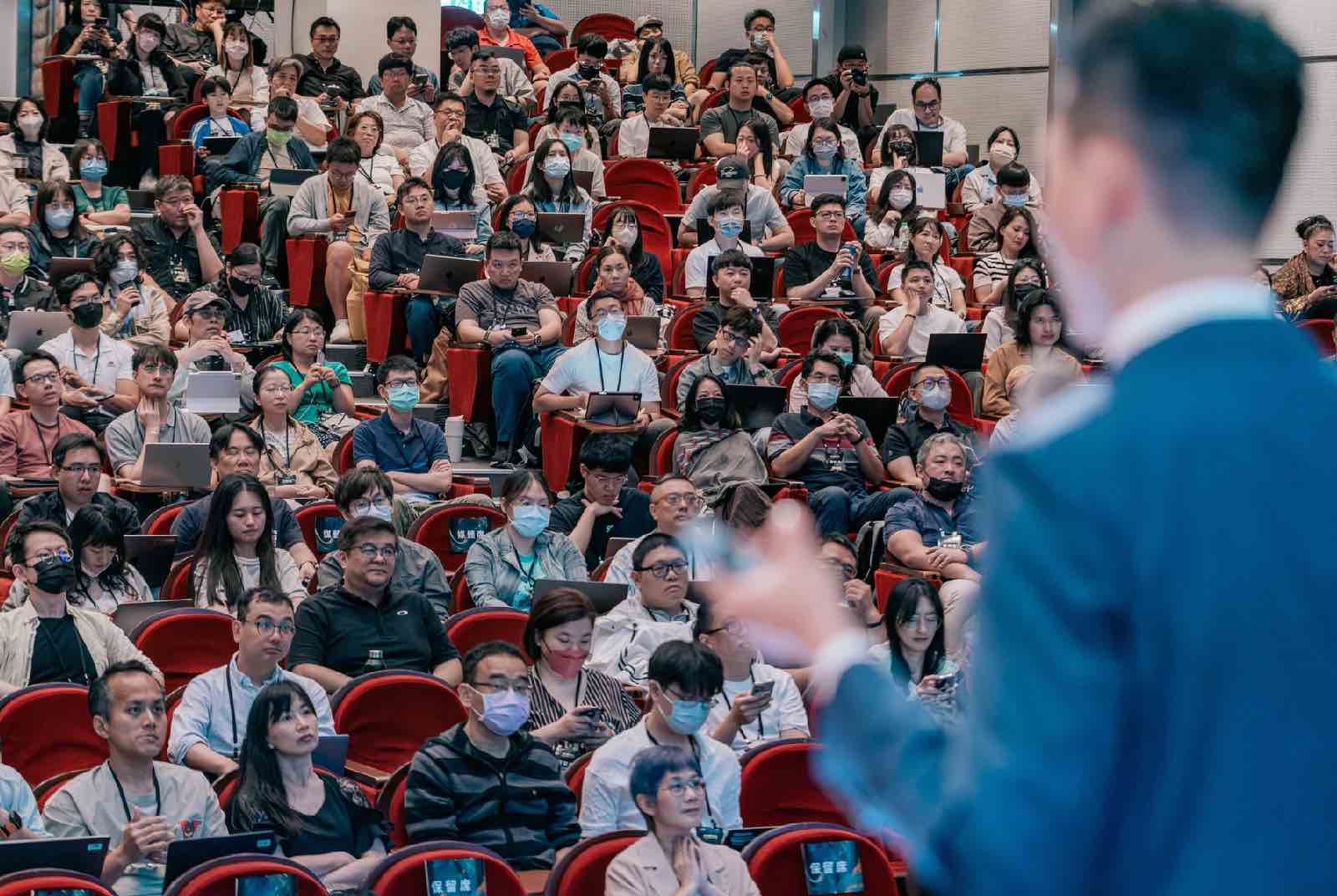 AI-生成式AI年會-策展人-李慕約-訂閱制-AI課程-電腦視覺-AI學習-AI社群-讀書會-文組-線上課程-AI工具