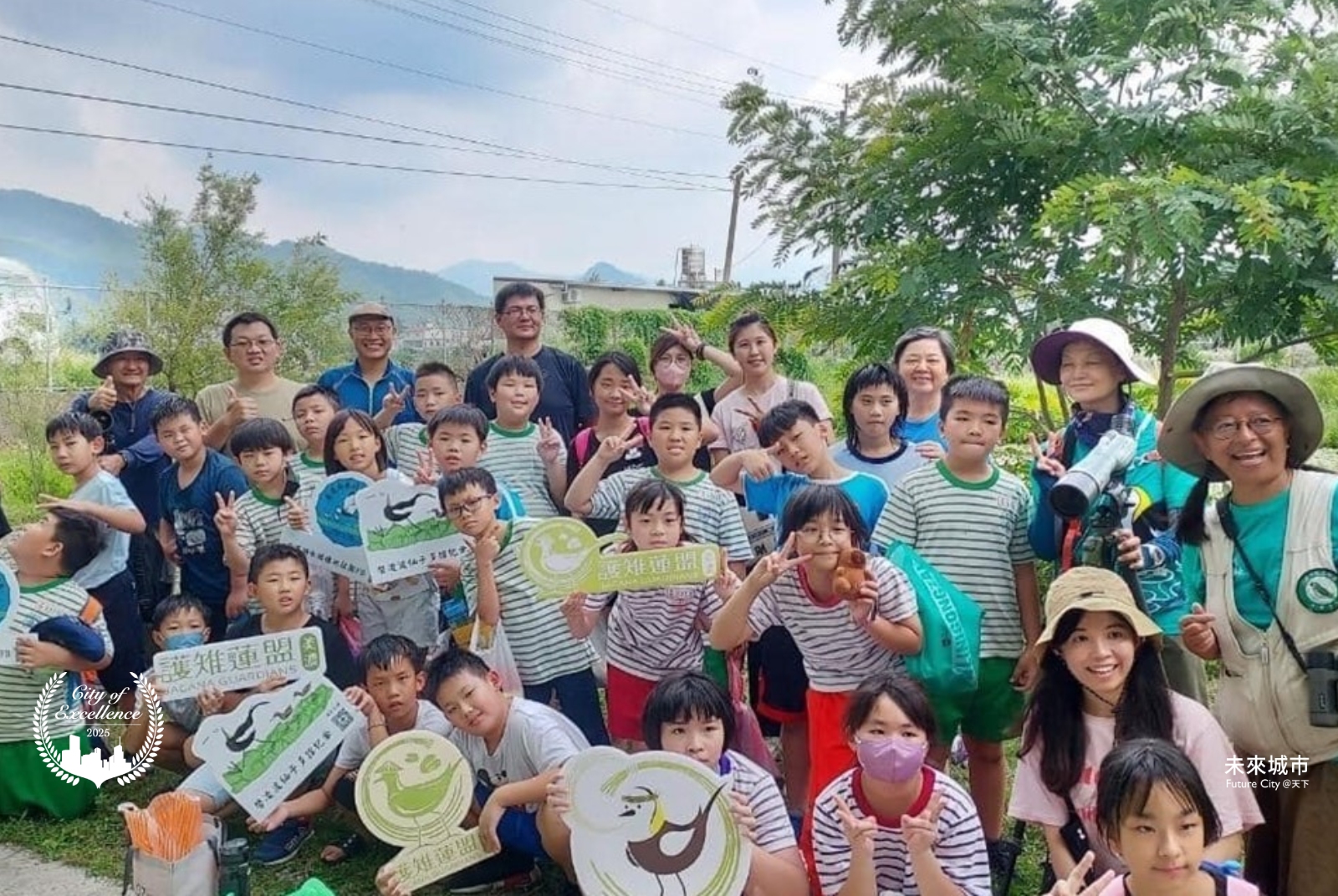高雄市客家事務委員會串聯高雄鳥會、美濃區蔬菜產銷班與農民，推動水雉友善農法，並在美濃當地培養客語導覽解說體系，串連生態與文化，達成雙贏目標。圖片來源：高雄市客家事務委員會