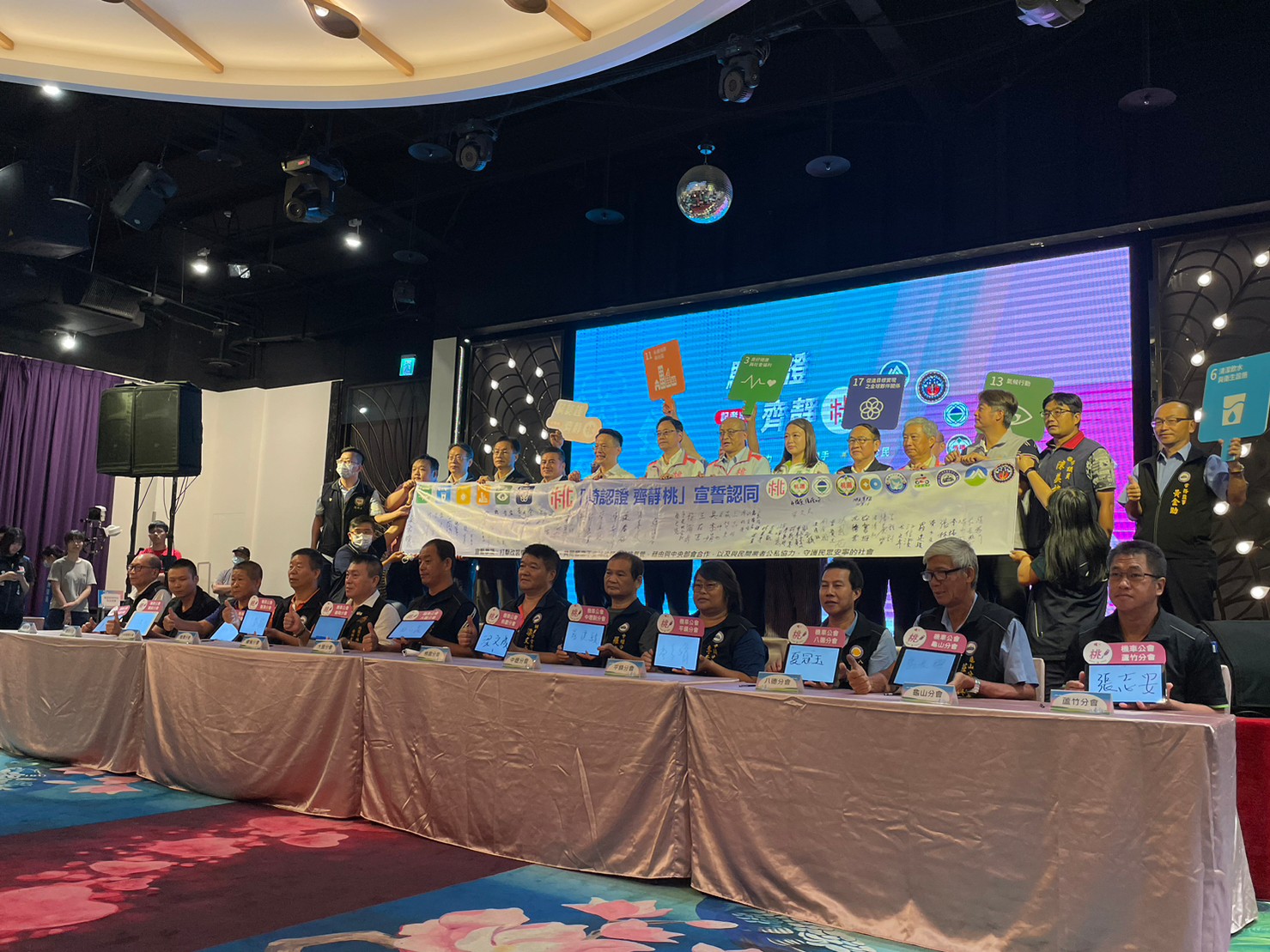 桃園市開發AI 聲紋資料庫，追蹤逾千輛非法改裝車，噪音車陳情案件較歷史高峰下降超過 31.8%。