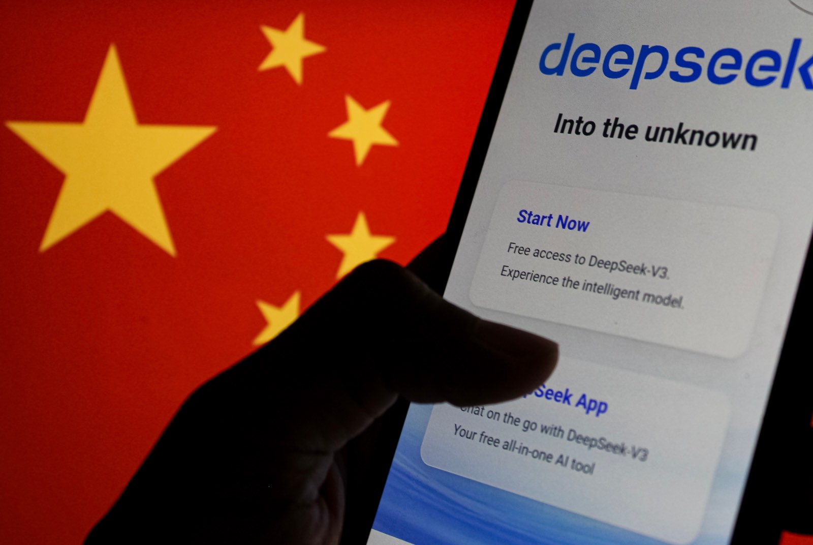 中國-AI-DeepSeek-小愛同學-資料安全-個資外洩-國家情報法-科技產業-開源策略-政治審查