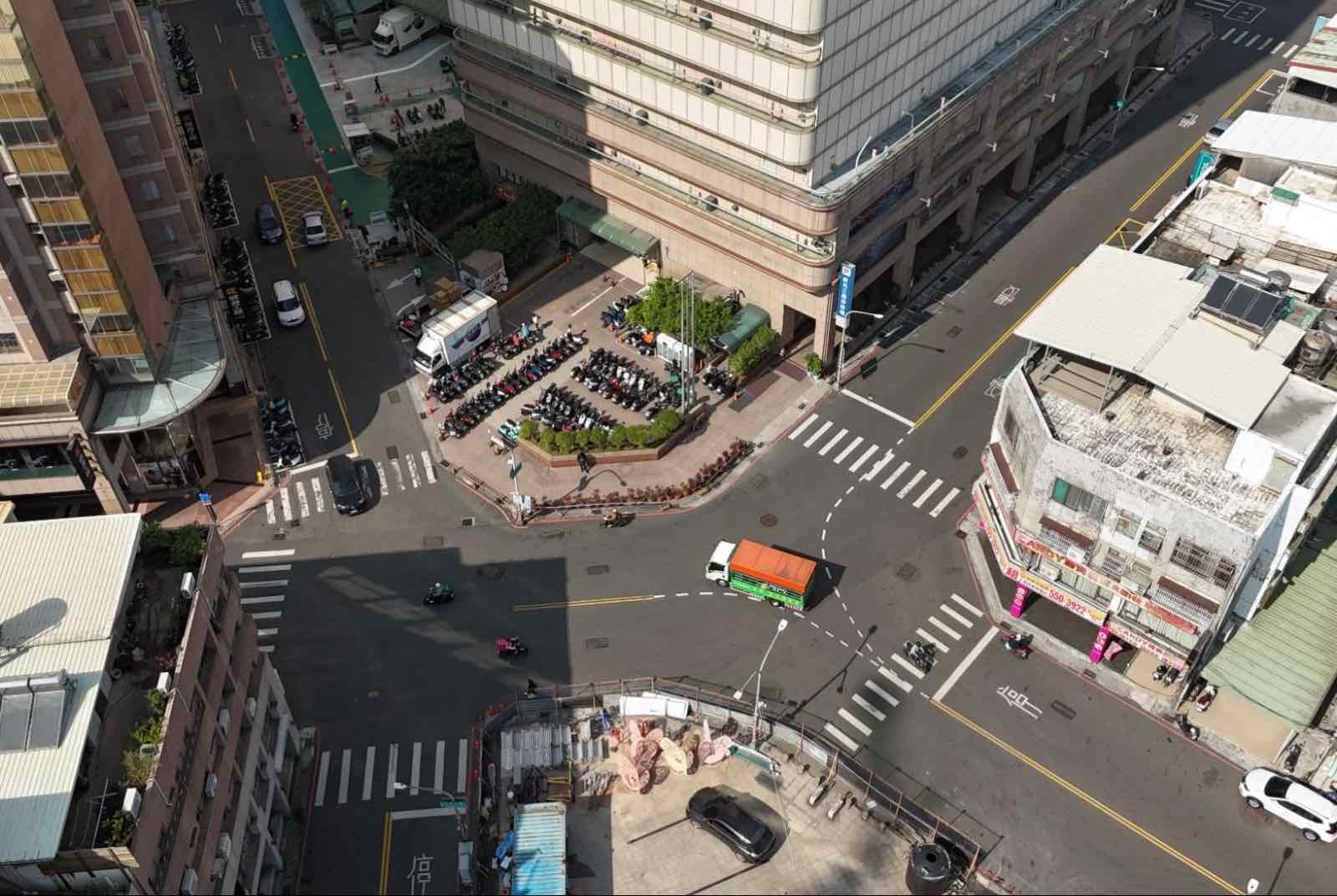 行人安全-道路改善-交通工程-高雄交通局-張淑娟-標線型圓環-廣西路
