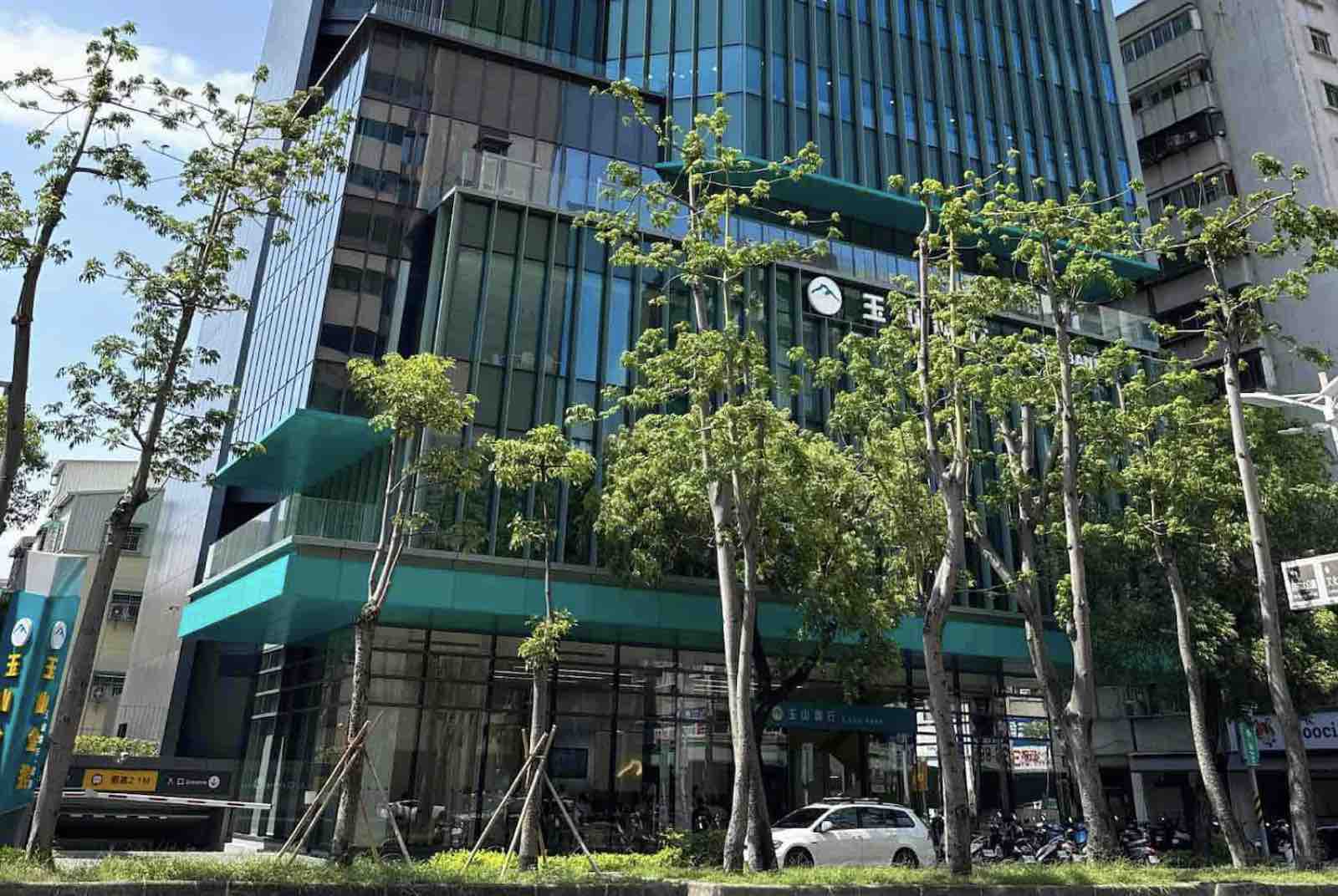 玉山銀行-高雄-玉山銀行高雄旗艦大樓-建築設計-JJP潘冀聯合建築師-地下停車場出入口