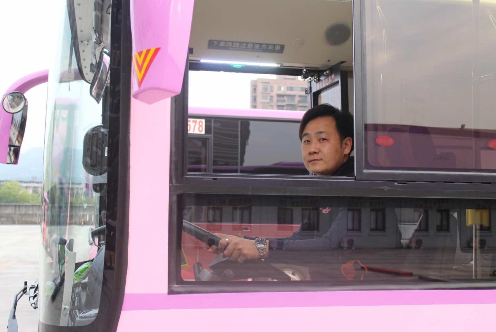 公車事故-駕駛缺工-公車司機-違規停車-交通安全-道路安全-台灣交通