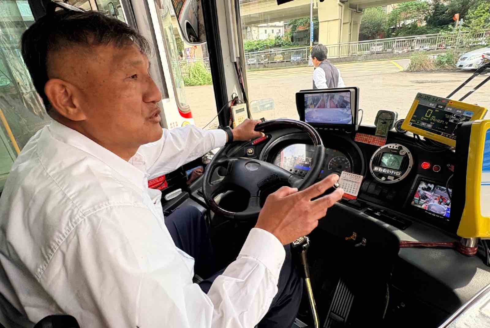 公車駕駛長-林宗輝-駕駛缺工-公車司機-客訴-公車駕駛薪資-工時過長-雙班制-職業尊嚴