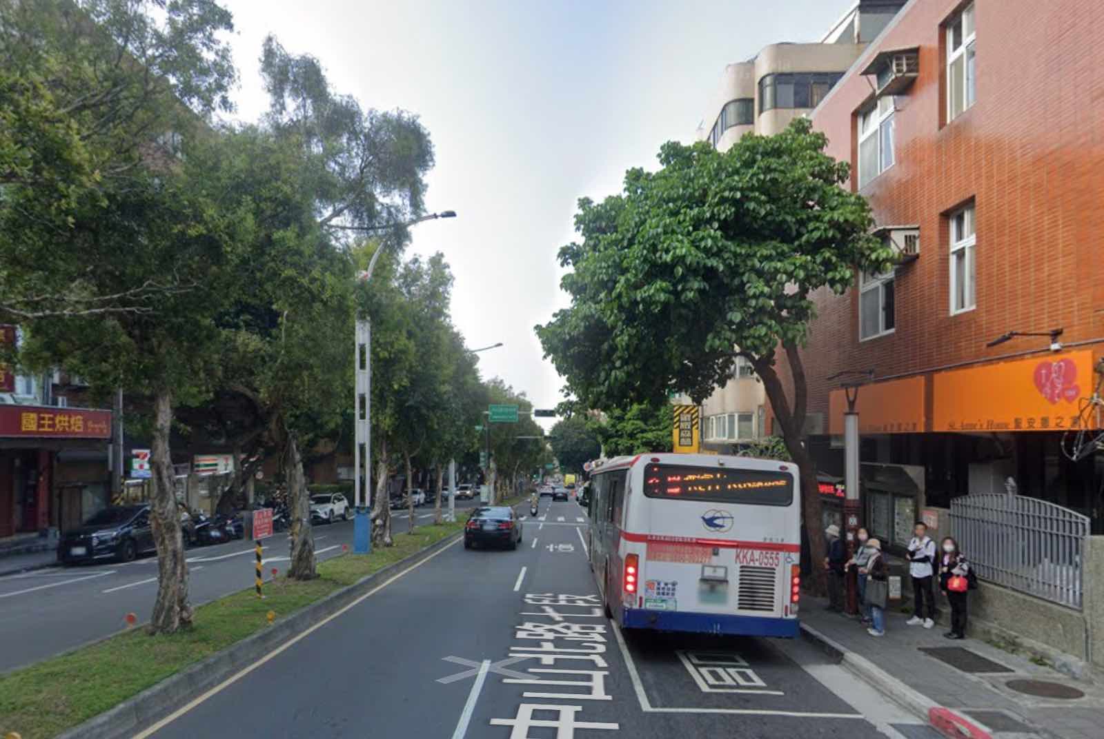 公車駕駛-公車-交通事故-過勞-人本交通-班距-公車司機-道路設計-交通安全