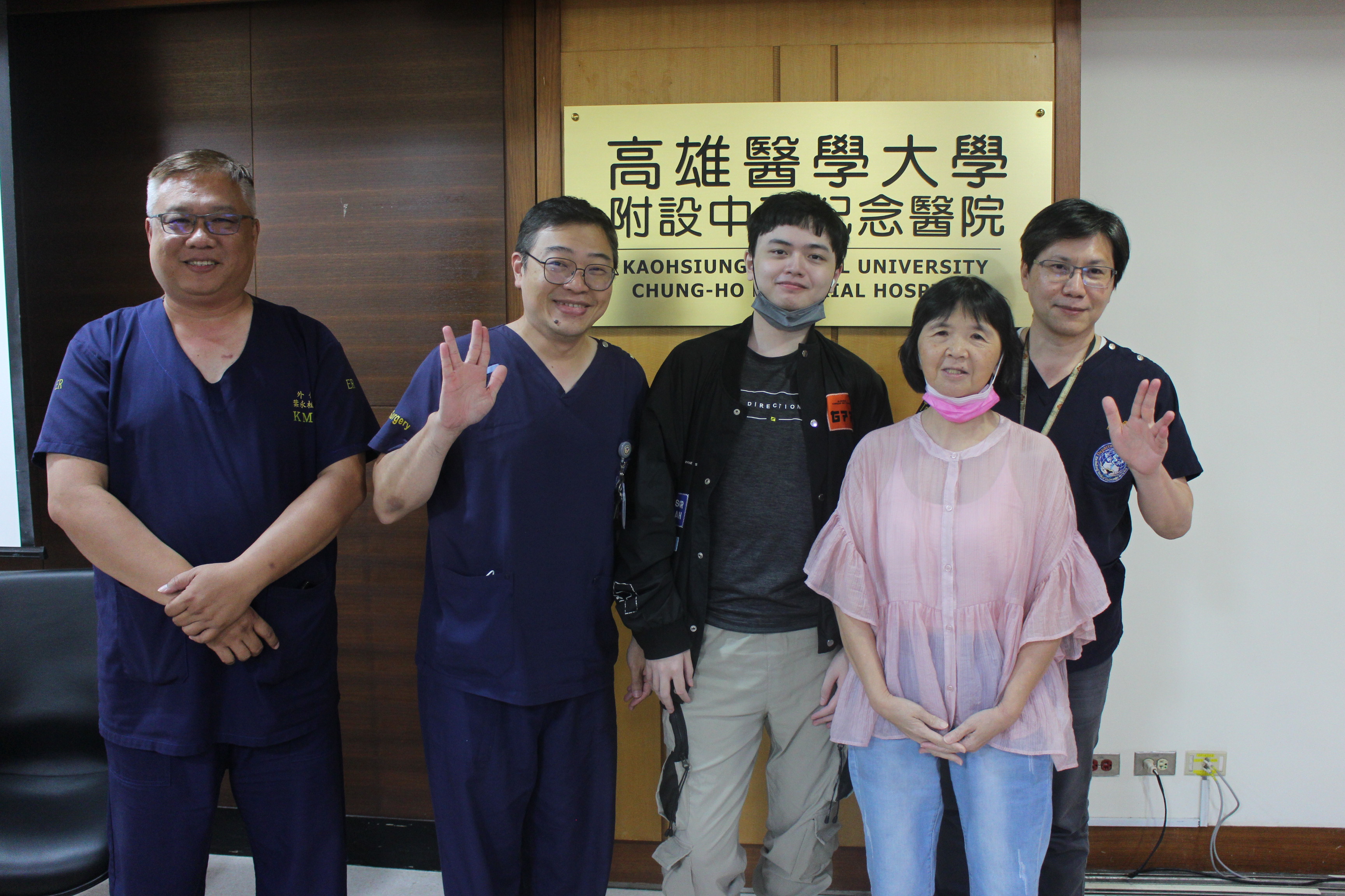 高醫-車禍倖存者-鍾傑逸-鍾媽媽-蔡鋒繼-陳昭文-葉永松-跨院救護